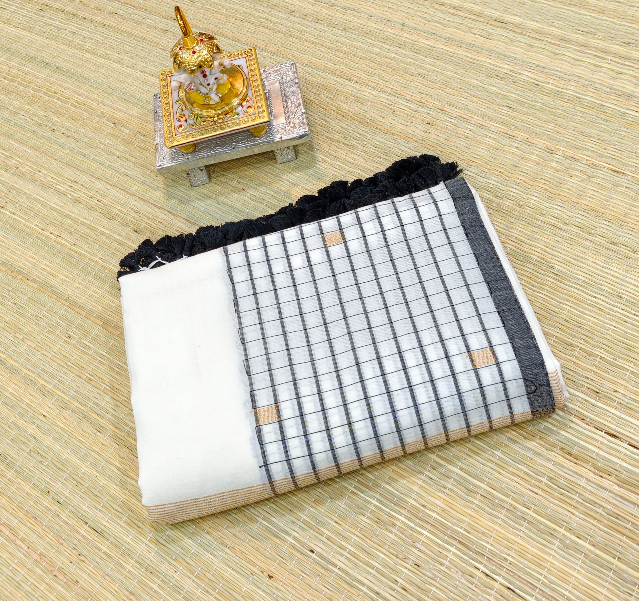 Premium Mul cotton sarees with checks border